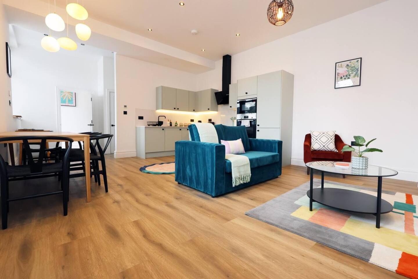 Chic With Parking And Wifi Bristol