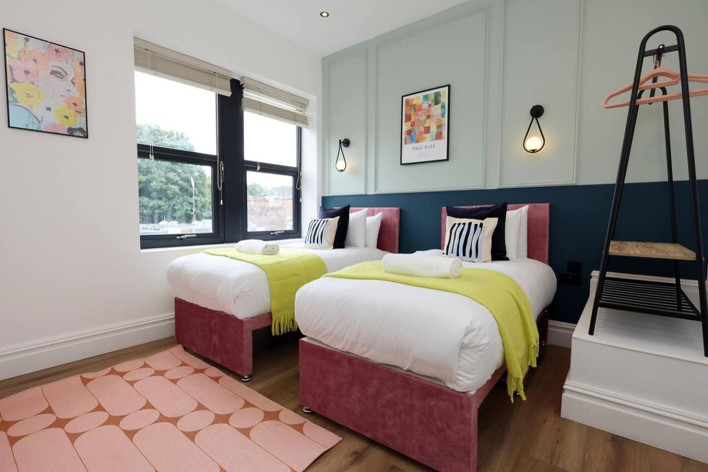 Chic With Parking And Wifi Bristol