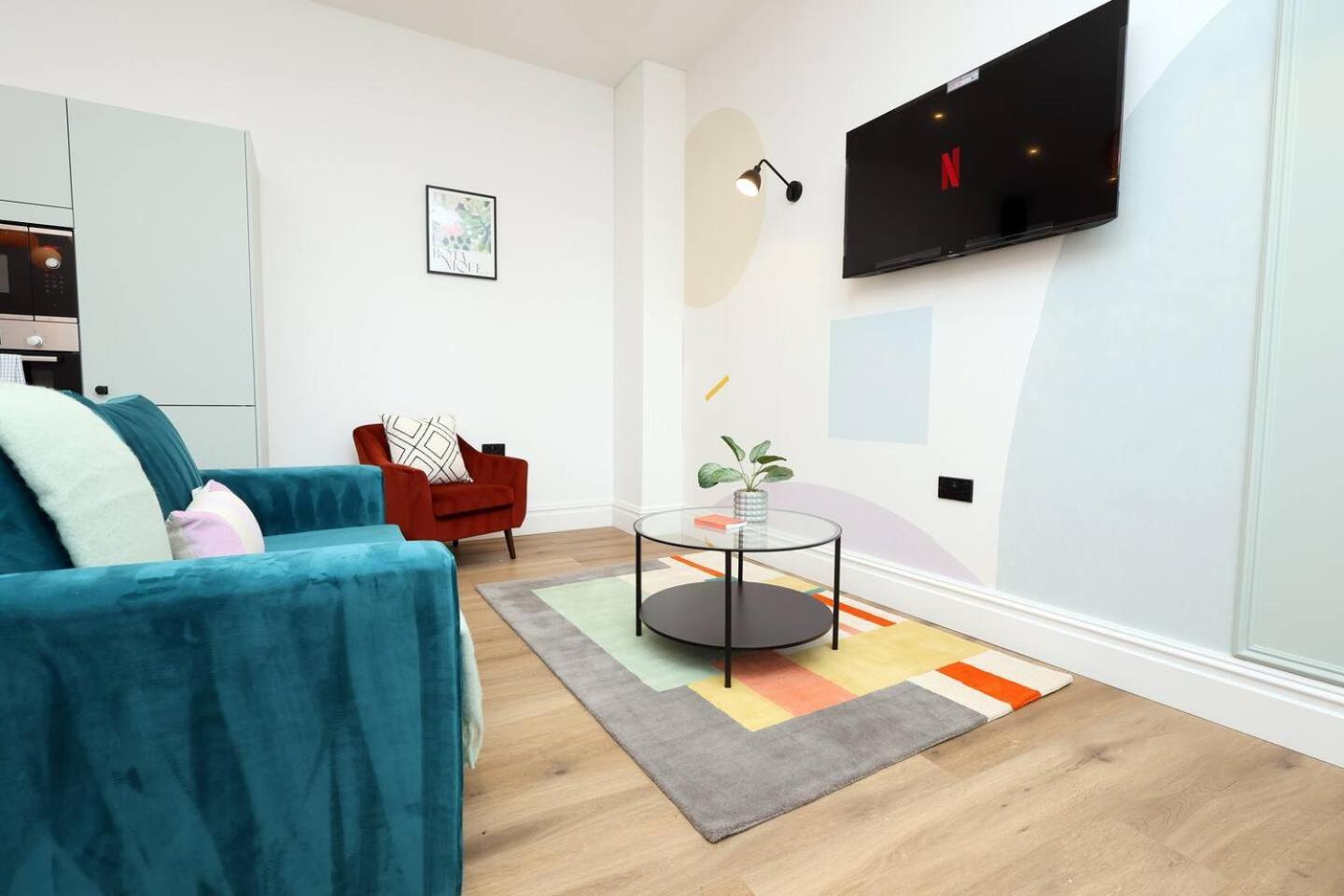 Chic With Parking And Wifi Apartment